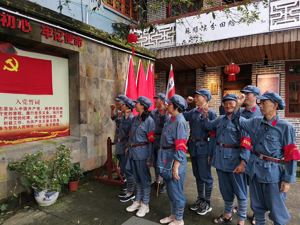 虹潤公司黨支部組織開展“尋找紅色足跡，牢記初心使命”主題黨日活動